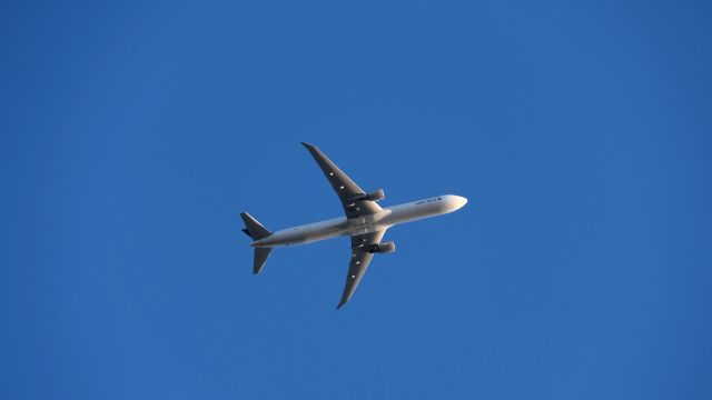 BOEING 767-400 (N76055)