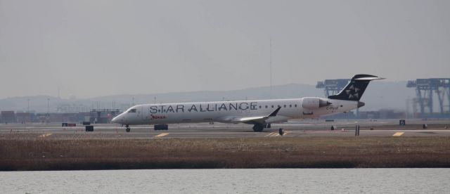 Canadair Regional Jet CRJ-900 (C-FUJZ)