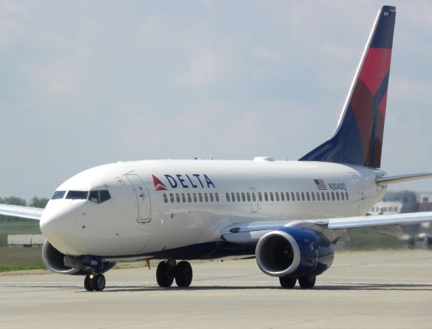 Boeing 737-700 (N304DQ)