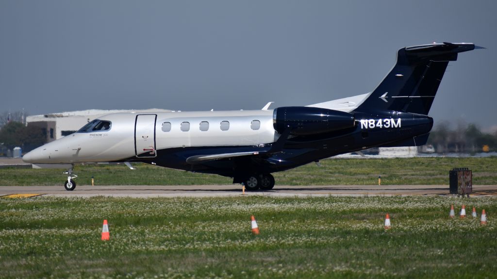 Embraer Phenom 300 (N843M)