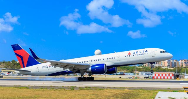 Boeing 757-200 (N695DL) - Delta N695DL landing at TNCM