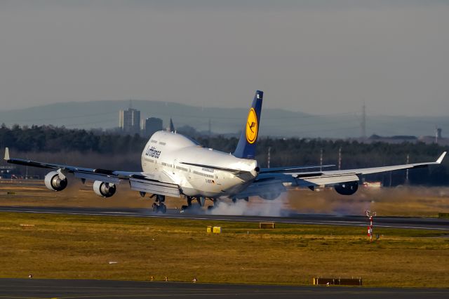 Boeing 747-400 (D-ABVS) - eddf