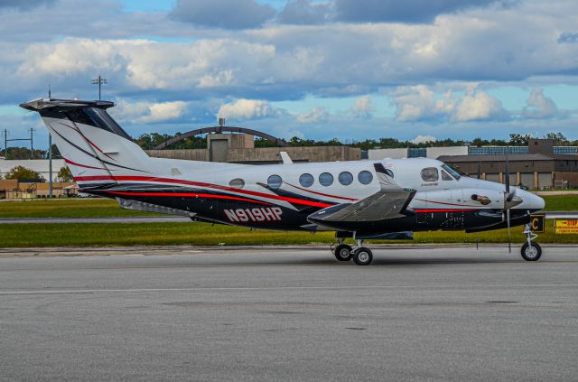 Beechcraft Super King Air 350 (N919HP)