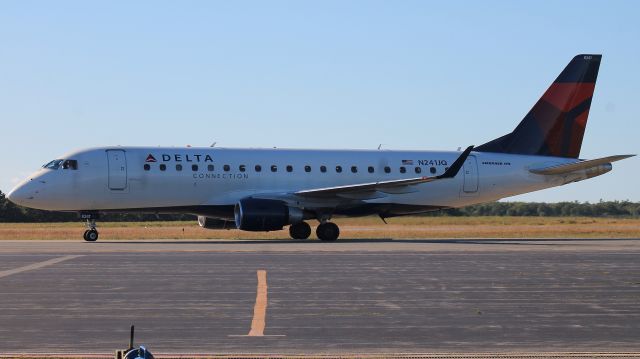 Embraer 170/175 (N241JQ) - Taxiing in at MVY, 2 September 2022.