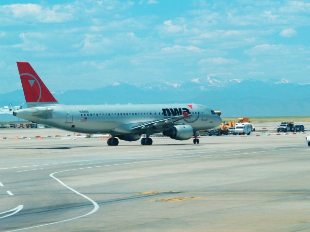 Airbus A320 (N305US)