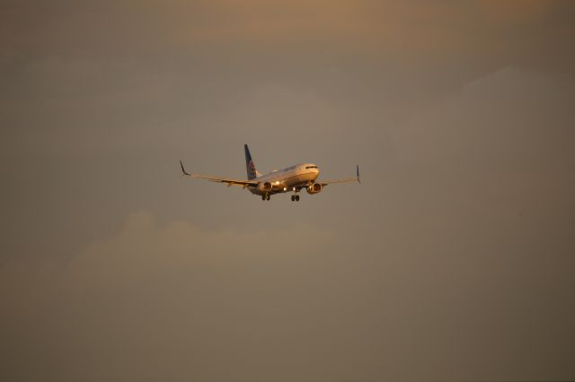 Boeing 737-800 (N73276)