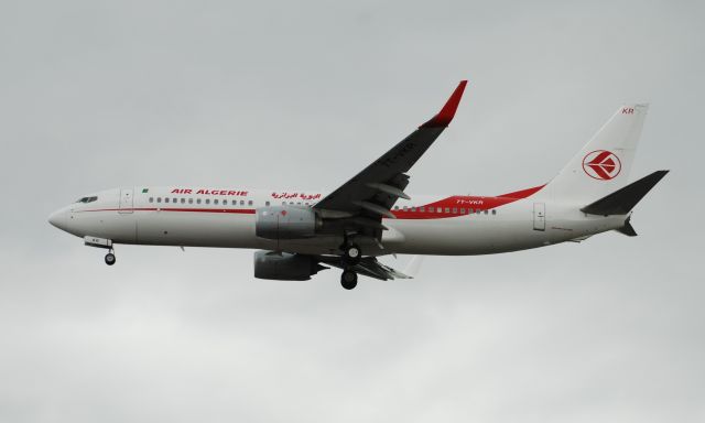 Boeing 737-800 (7T-VKR) - Heathrow Arrivals 27R