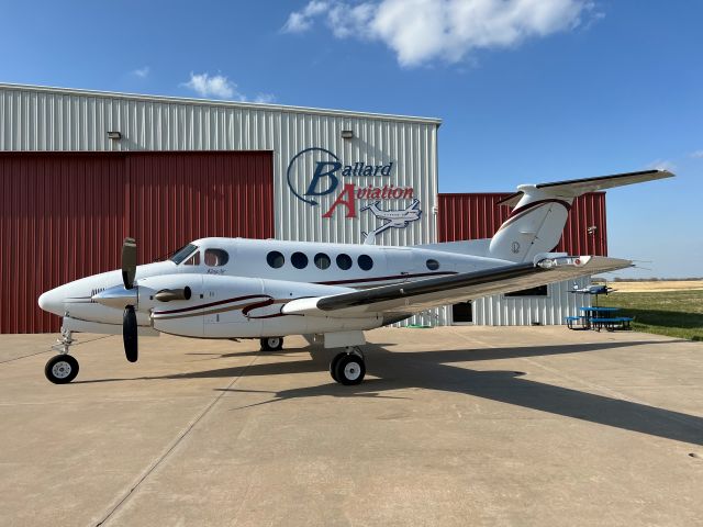 Beechcraft Super King Air 200 (N204RA)