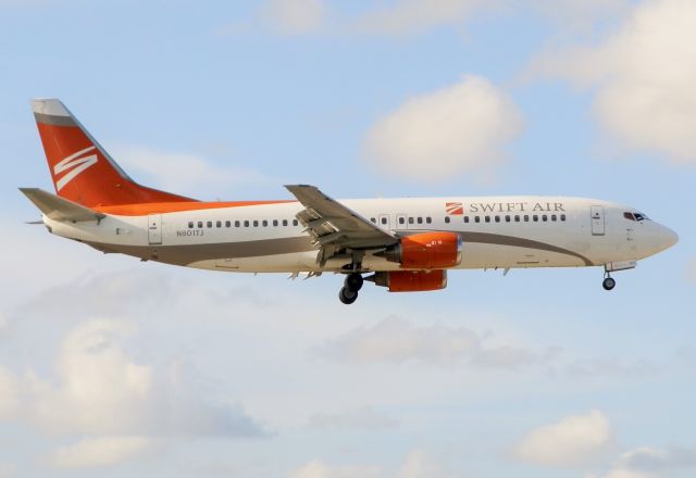 BOEING 737-400 (N801TJ)