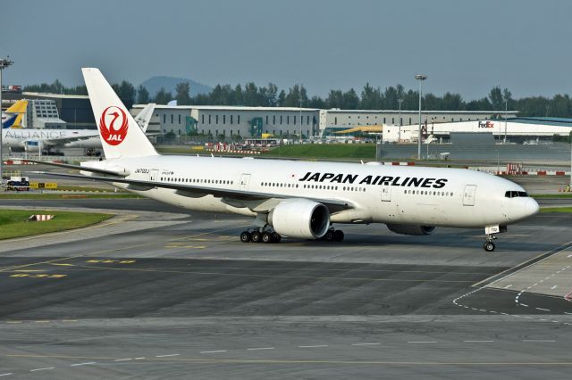 Boeing 777-200 (JA702J)