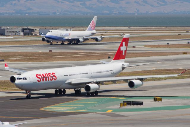 Airbus A340-300 (HB-JMC)