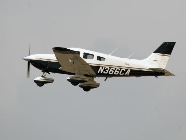 Piper Cherokee (N366CA)