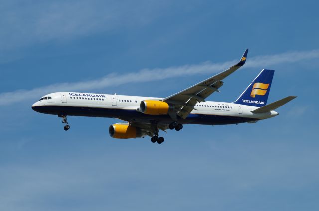 Boeing 757-200 (TF-ISL)