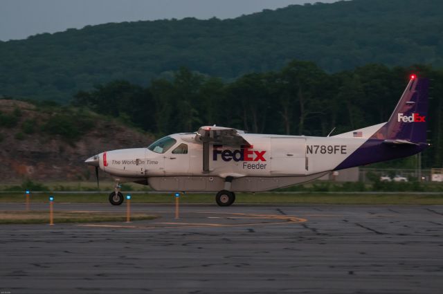 Cessna Caravan (N789FE)