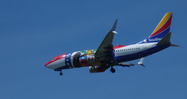 Boeing 737-700 (N280WN) - On final is this 2007 Southwest Boeing 737-7H4 displaying the Missouri "One" State Flag Livery in the Summer of 2020