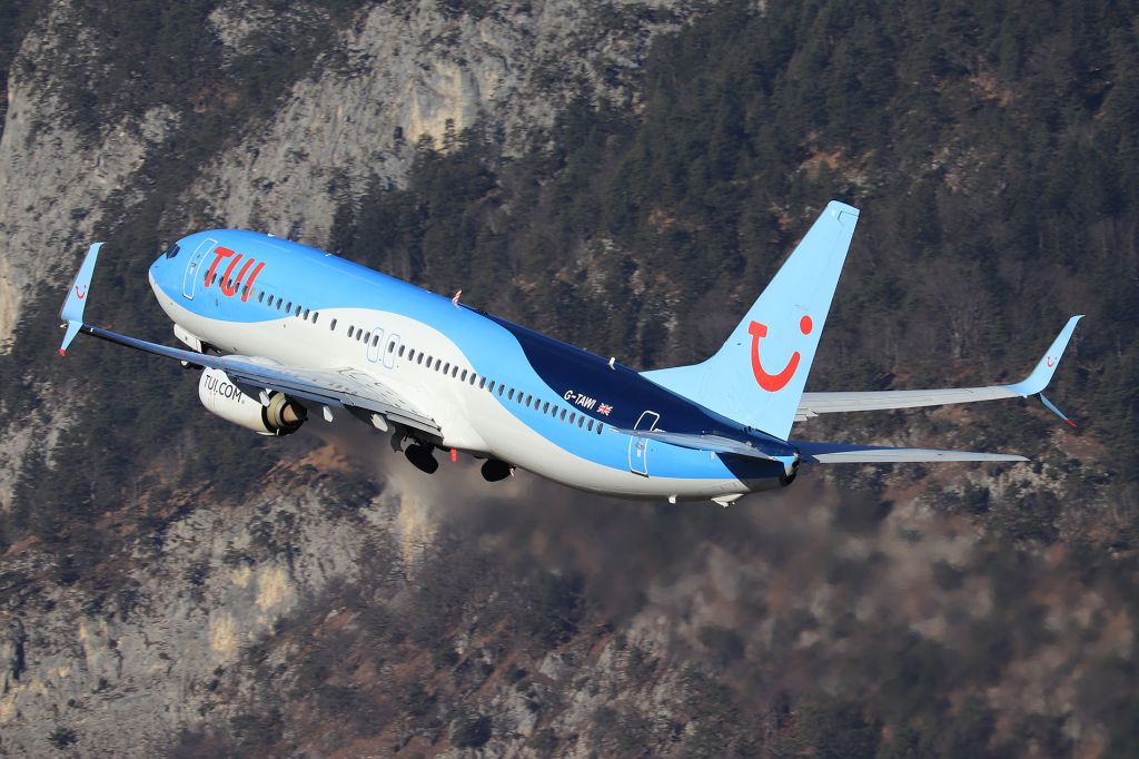Boeing 737-800 (G-TAWI)