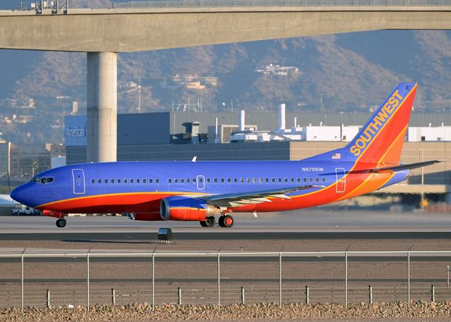 BOEING 737-300 (N670SW)
