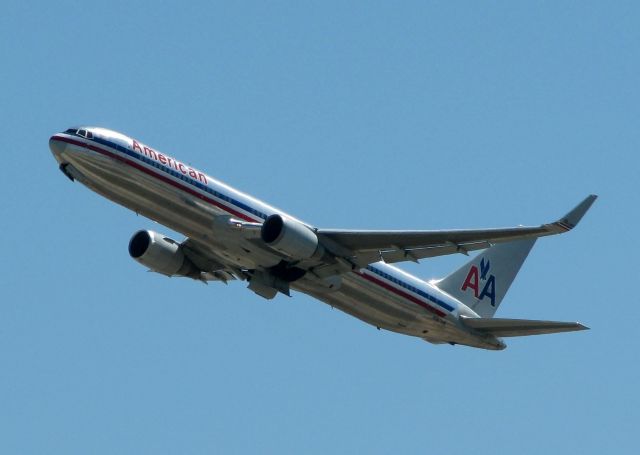 BOEING 767-200 (N387AM) - Off of 36R at DFW.