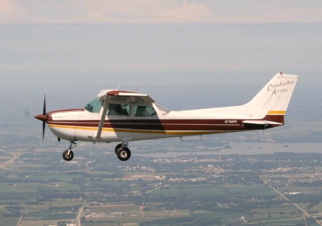 Cessna Skyhawk (N738MV)