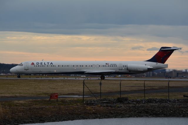 McDonnell Douglas MD-88 (N935DL)