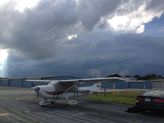 Cessna Skyhawk (N72EF) - Storm approaching KPDK.