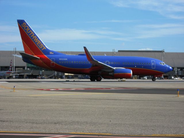 Boeing 737-700 (N930WN) - Line up and wait on RWY 20R