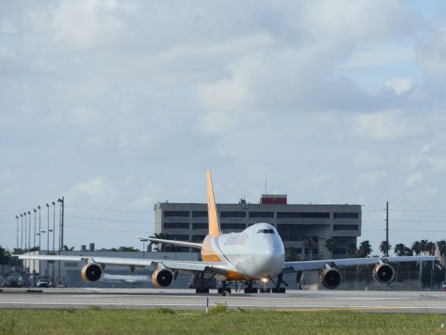 Boeing 747-400 (N904AR)