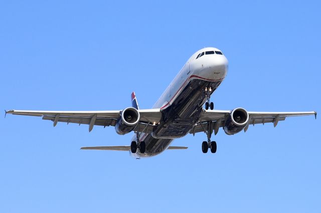 Airbus A321 (N555AY) - Landing.