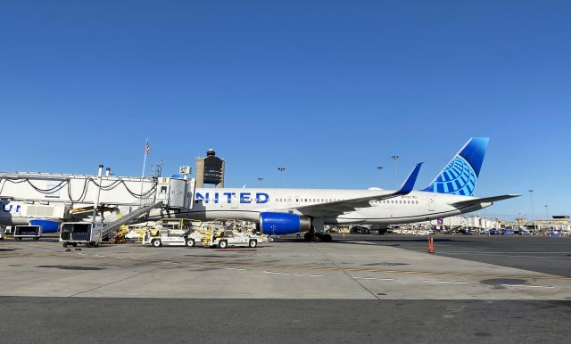 Boeing 757-200 (N17139)