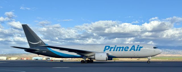 BOEING 767-300 (N353AZ)