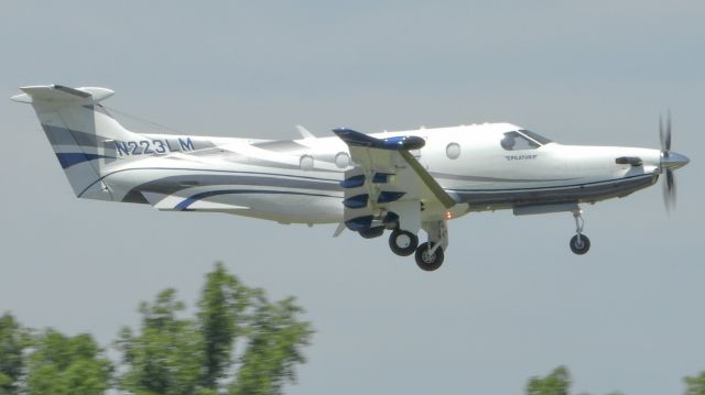 Pilatus PC-12 (N223LM)