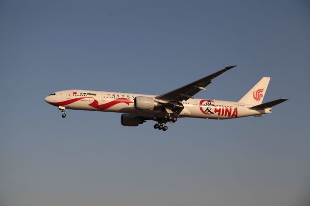 BOEING 777-300ER (B-2006) - Air China loves China special livery