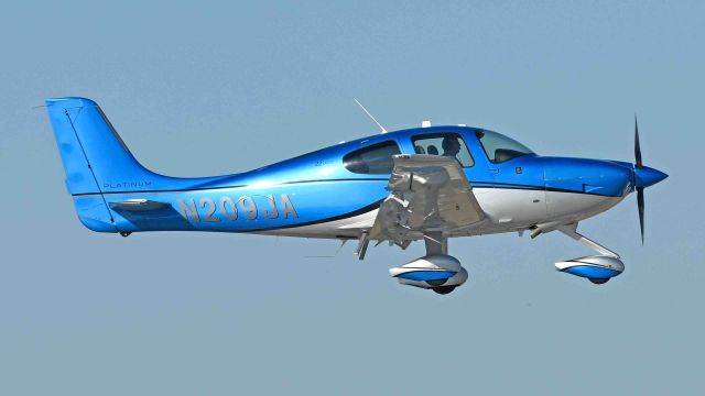 Cirrus SR-22 (N209JA)