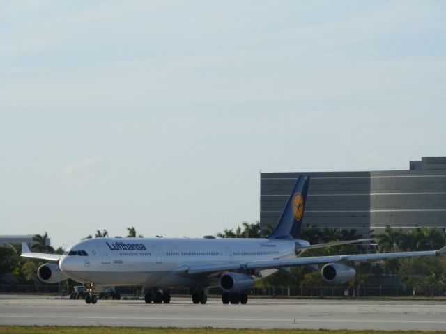 Airbus A340-300 (D-AIGS)