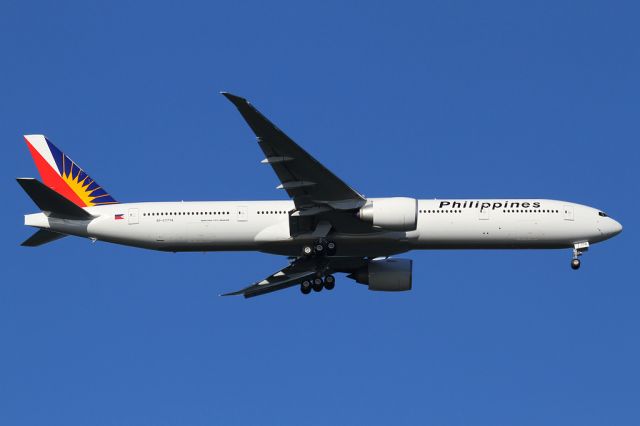 BOEING 777-300 (RP-C7774)