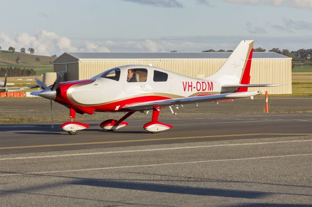 Cessna 400 (VH-ODM) - Columbia 400 LC41-550FG (VH-ODM) taxiing at Wagga Wagga Airport.