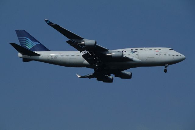 Boeing 747-400 (PK-GSG) - Final Approach to Narita Intl Airport Rwy34L on 1995/05/28