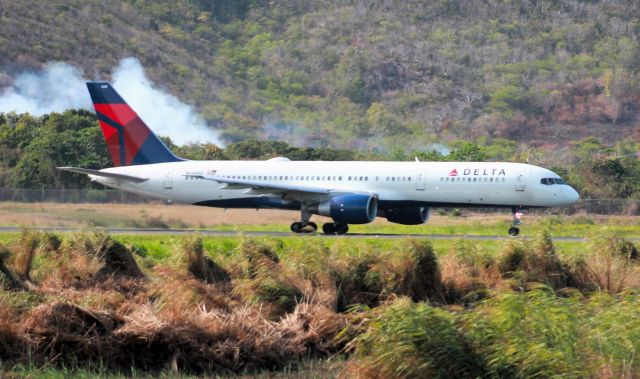 Boeing 757-200 (C-GITR)