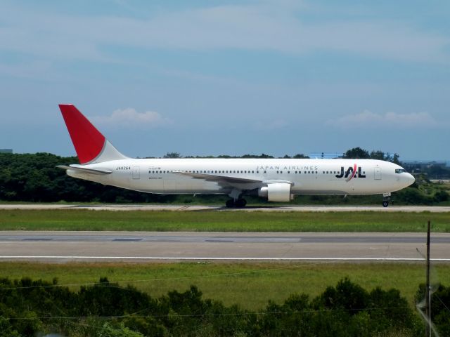 BOEING 767-300 (JA8264)