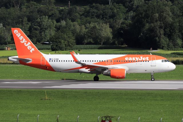 Airbus A320 (G-EZWH)