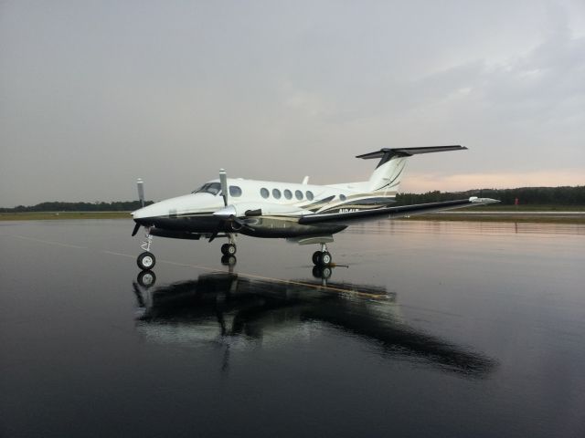 Beechcraft Super King Air 200 (N34LT)