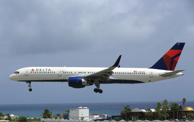 Boeing 757-200 (N6708D)