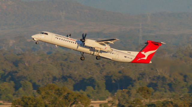 de Havilland Dash 8-400 (VH-LQB)