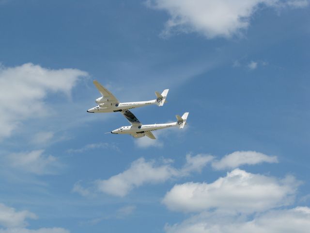 Scaled Composites White Knight 2 (N348MS) - WhiteKnight 2 Demonstration at Oshkosh 2009