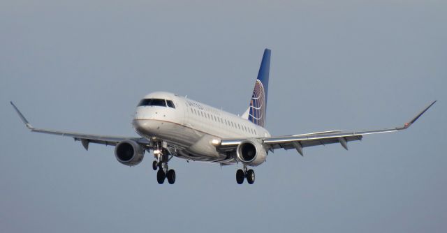 Embraer 175 (N89313) - Beautiful view of E175 on short final at BUF in the winter sky