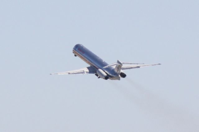 McDonnell Douglas MD-80 (N7525A) - American Airlines Flight 1801 (N7525A) departs Runway 6 at Southwest Florida International Airport enroute to Chicago-O'Hare International Airport