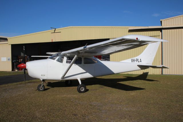 Cessna Skylane (VH-UCW)