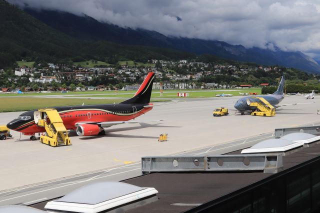 Boeing 737-500 (LY-KDT)