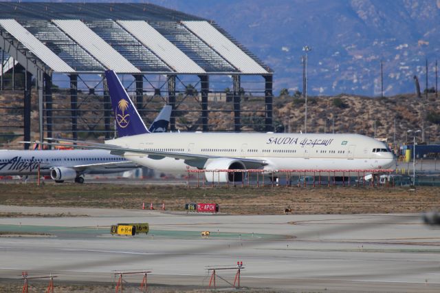 BOEING 777-300ER (HZ-AK20)