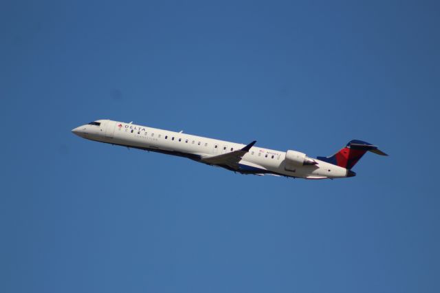 Canadair Regional Jet CRJ-900 (N908XJ)